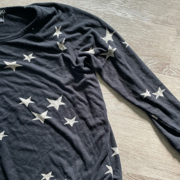 Longer black sweater with white stars. - Picture 5 of 6